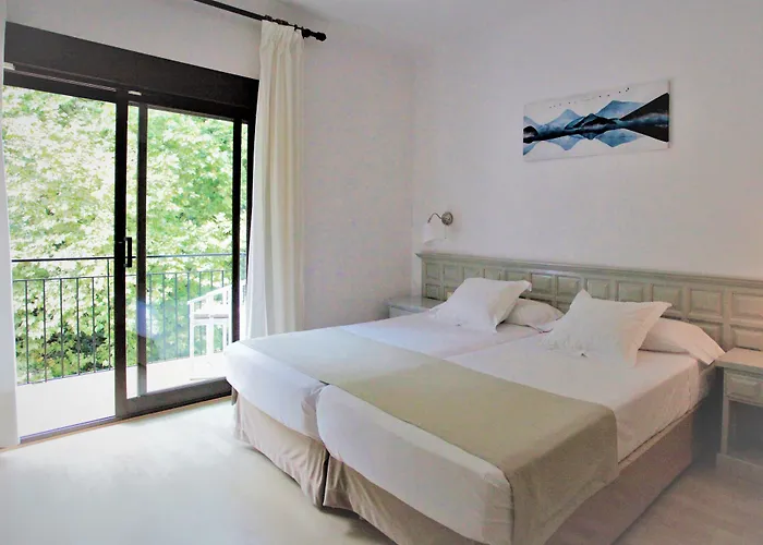 Hotell Els Cacadors De Macanet 3*