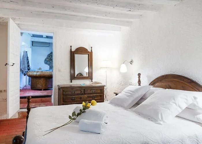 Hotell Els Cacadors De Macanet 3*